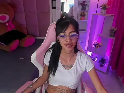 Czat XXX na żywo – KarlaSlutSkinny__