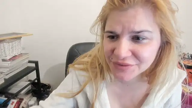 دردشة new_but_cute الجنسية المباشرة