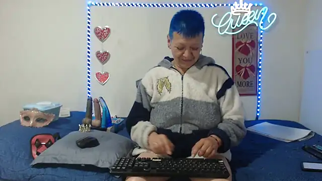 loquitaqueen011's Webcam Show