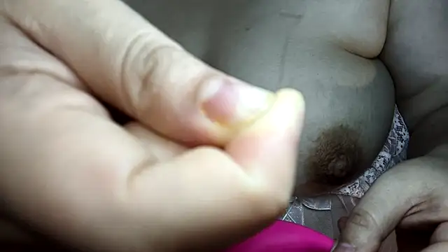 AngelwithEcup: онлайн-секс-чат