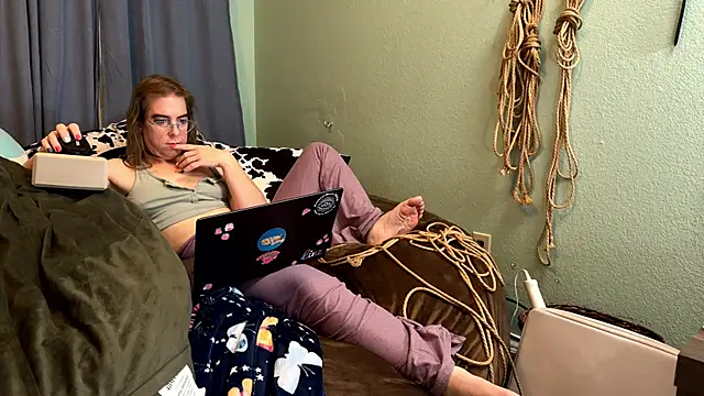 MirandaFlowers Show in webcam