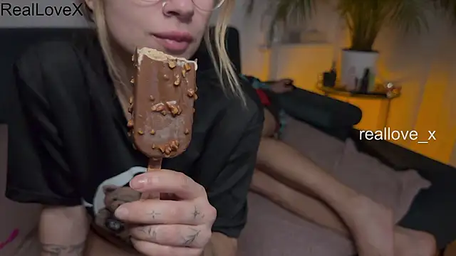 Czat XXX na żywo – RealLoveX