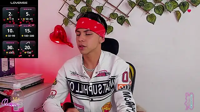 Prince_Apolo Adlı Modelin Canlı XXX Sohbeti