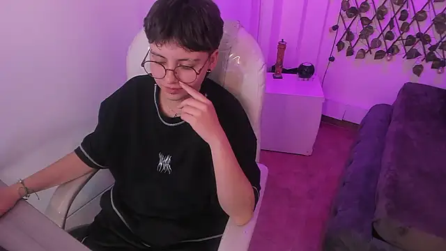 Nathaly_ds Adlı Modelin Canlı XXX Sohbeti