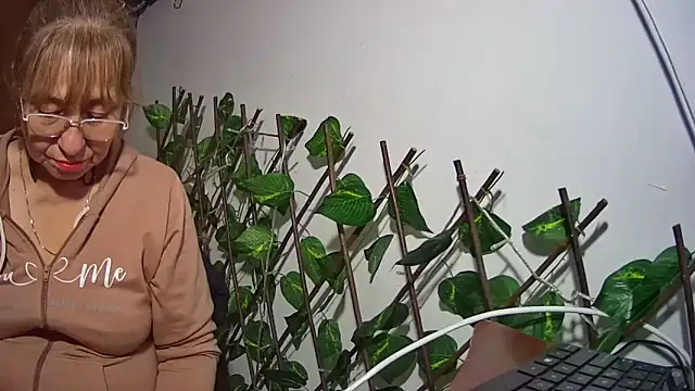 nicoltatiana_: απευθείας συνομιλία ΧΧΧ