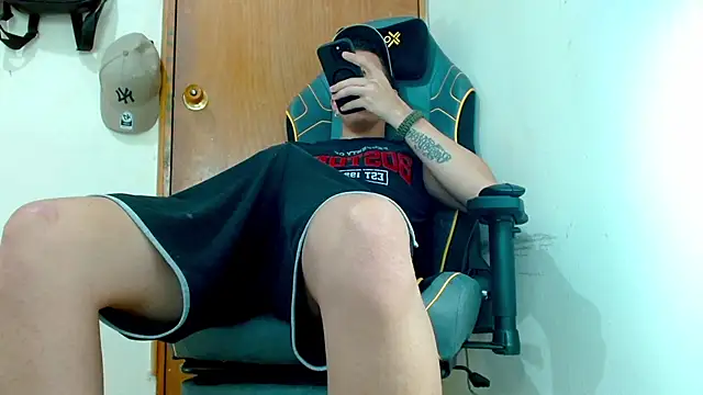 Danyer33: онлайн-секс-чат