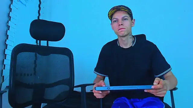 Thomas-Wil: вебкам-шоу