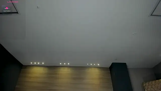 Chatroom XXX en direct de NiaHolland