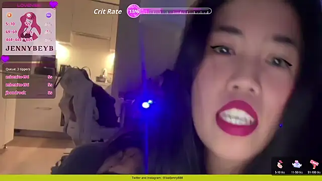 JennyBeyb: διαδικτυακό σόου στην κάμερα