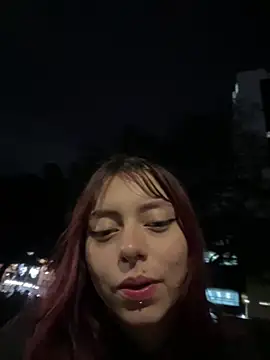 Chatroom XXX en direct de RojitasTeaseX_