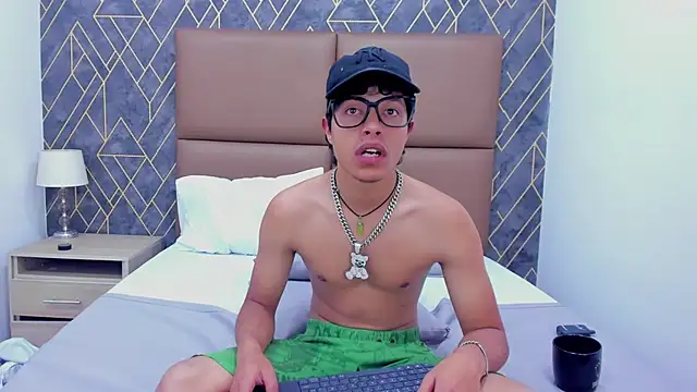 Escanor_Hot Adlı Modelin Canlı XXX Sohbeti