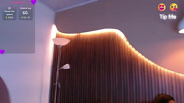 Ifis_tiresia1: διαδικτυακό σόου στην κάμερα