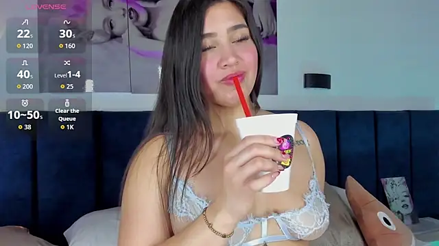 SharonLovee élő XXX-chatje