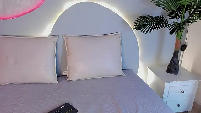 XXX chat uživo modela CannelaSmith