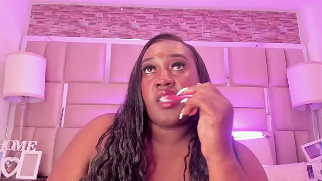 ShaniaBrownn Chat XXX live