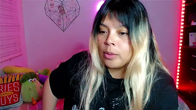 แชท XXX สดของ EllieMoonX