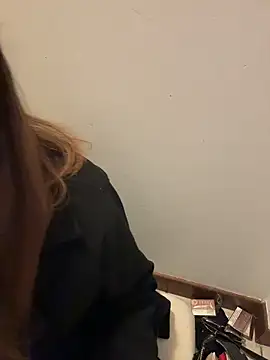 XXX chat uživo modela Novababy18