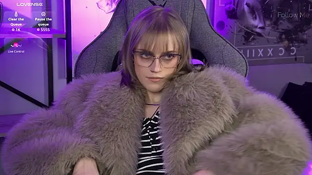 KiraMontoya élő XXX-chatje