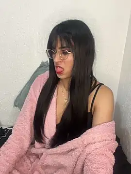 ValentinaEvanz: διαδικτυακό σόου στην κάμερα