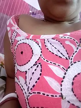 Hot-Tinaa Adlı Modelin Canlı XXX Sohbeti