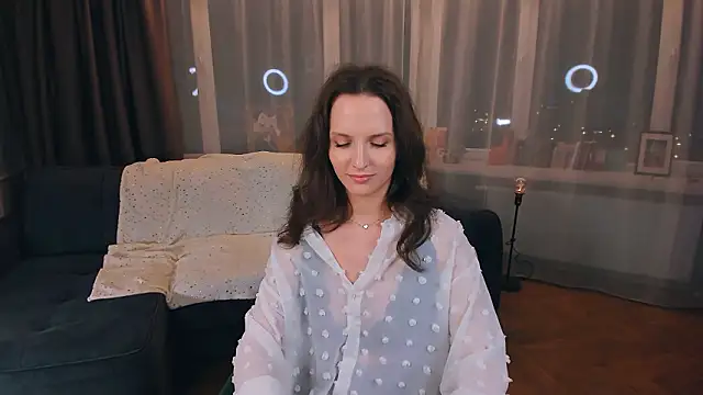 دردشة Ariadna_Shy الجنسية المباشرة