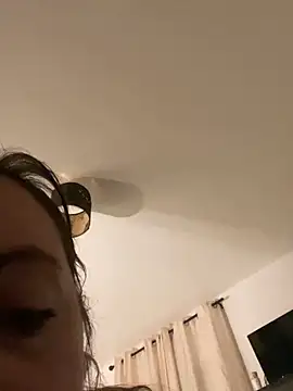 Show de Lyannabuena69 na webcam