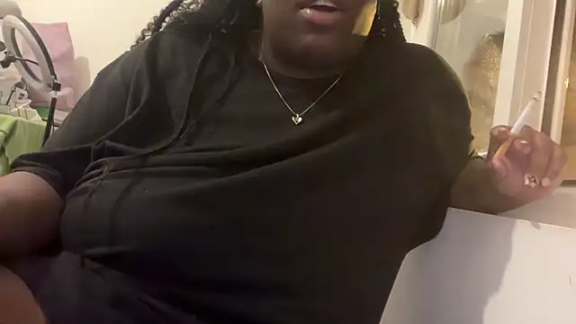 nanaisbackk: онлайн-секс-чат