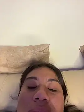 Poli_amor2025 Live XXX-chat