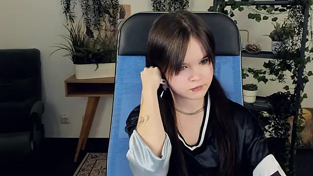 Elainebeness 现场XXX聊天