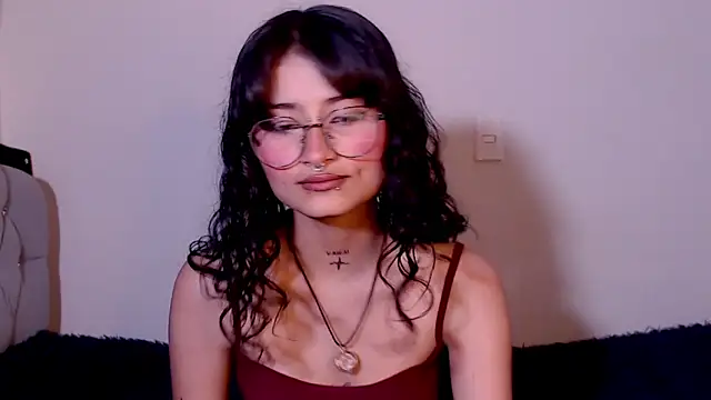 Chat XXX ao vivo de Lili__Clan