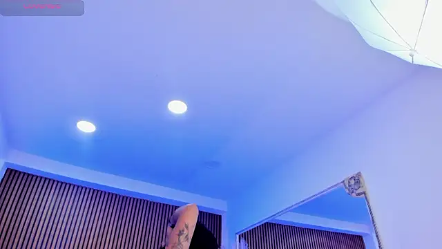 SelenaStonne Adlı Modelin Canlı XXX Sohbeti