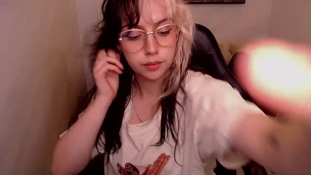 Hela_v Live XXX-chat