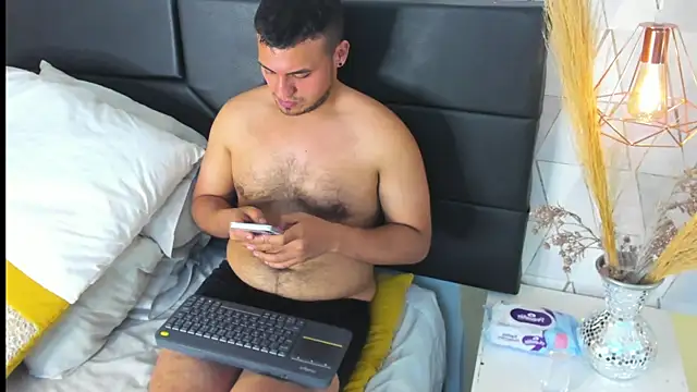 AronGarcia's Live XXX Chat