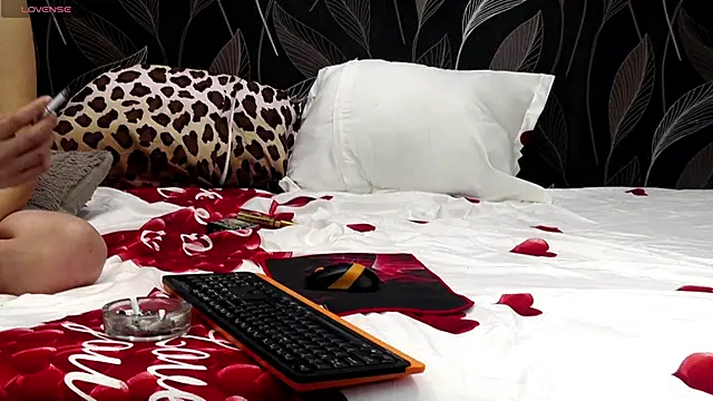 Chat XXX en directo de MonaLizette