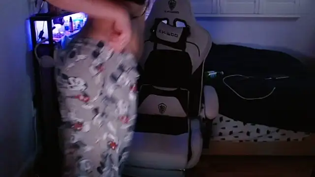 Show modela yourmila1 na web-kameri