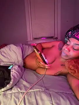 Show modela TheRealOshunQueen na web-kameri