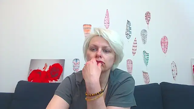 Playful_Goldie_WOW__n Webbikameraesitys