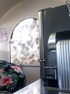 emiliemilfのライブXXXチャット