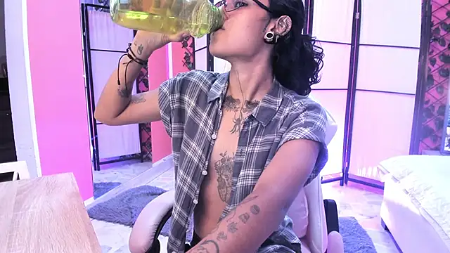 Czat XXX na żywo – Julianne_7