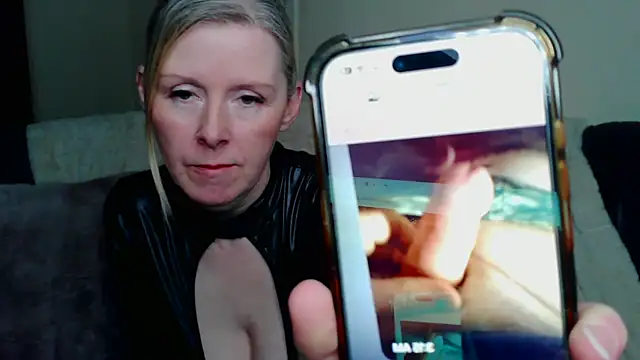 Miss-Buns live XXX chat