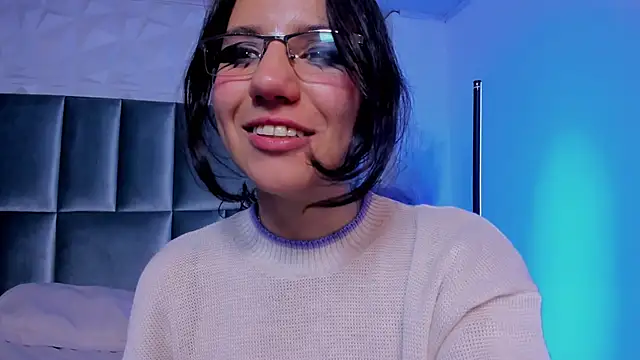 HollyPeach Live XXX-chat