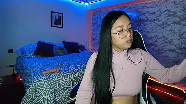 Camila_IRoose élő XXX-chatje