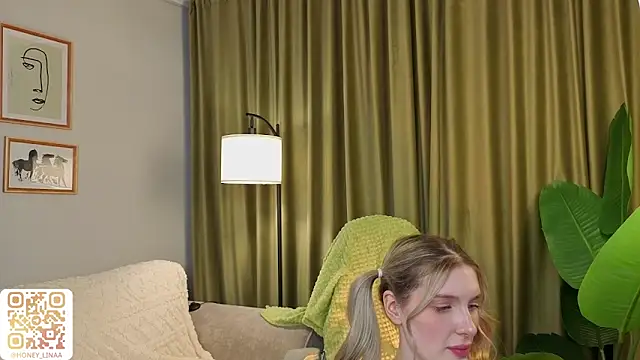 honey_kors' Live XXX Chat