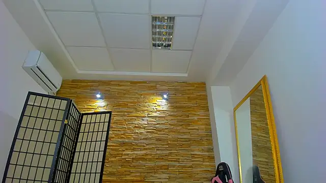 MiaNoirrのライブXXXチャット