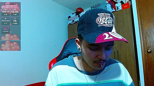 Hgp3riodictabl3 élő XXX-chatje