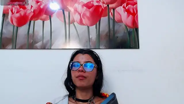 pinky_f00x's Live XXX Chat