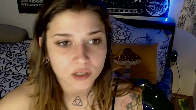 AlienforTwenty's Live XXX Chat