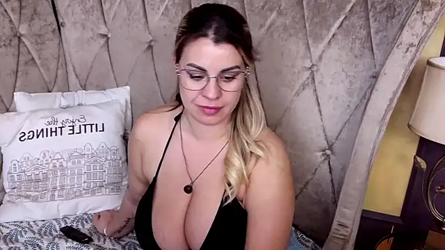 BustyGizelle's Live XXX Chat