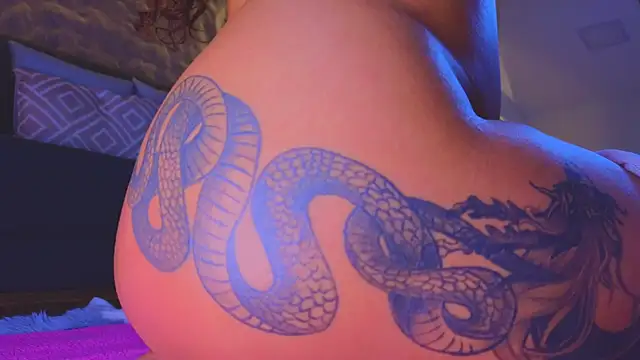 Isa__Blanc: διαδικτυακό σόου στην κάμερα