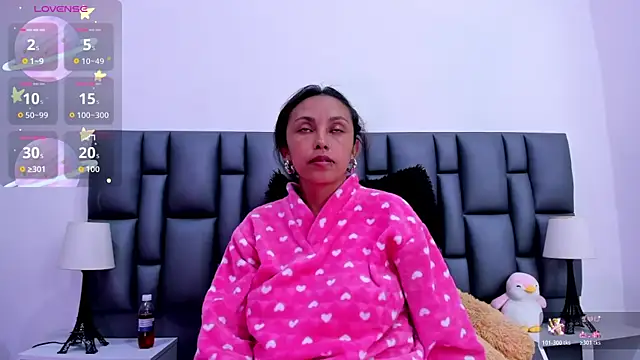 valeriasweet_ élő XXX-chatje